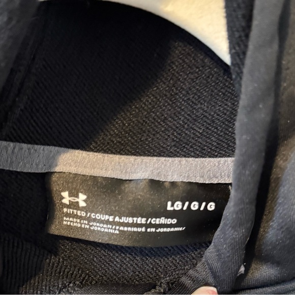 Under Armour Black Hoodie with Star Pattern Large - Picture 4 of 13
